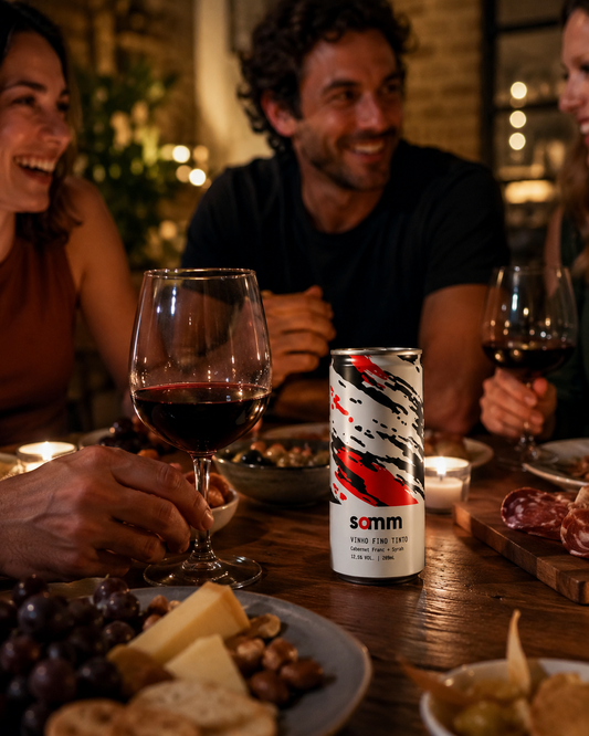 Vinho com sedimentos está estragado? Entenda o que pode aparecer no fundo da taça